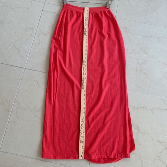 Splendid pull on skirt with slit. Coral-y red color. Small - Picture 7 of 9